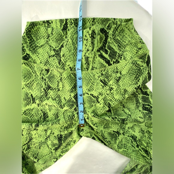 Alo high waist Vapor legging snakeskin green Large EUC - Picture 7 of 16